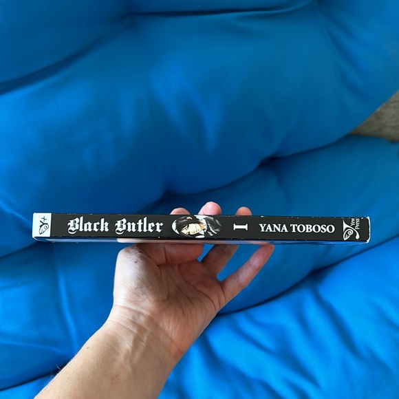 Black Butler Volume 1 Created By Yana Toboso Rated For Older Teens - Picture 3 of 8